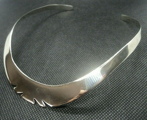 Collier torque moderniste - torque,