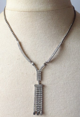 Collier ancien couleur argent