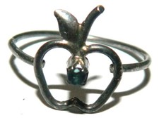 jolie petite bague  en argent