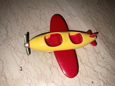 OUI-OUI: AVION QUI ROULE AVEC