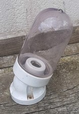 BELLE  LAMPE DE COUR DE FERME, APPLIQUE MURALE PORCELAINE BLANCHE ANCIENNE 