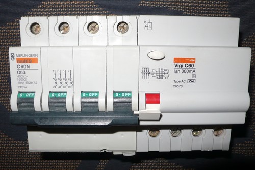 Disjoncteur differentiel tetra - disjoncteur,