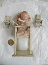 Anciens jouets meubles  pour maison de poupée