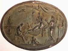 BEAU MEDAILLON BAS RELIEF 19éme SCENE DE TOILETTE GRECO/ROMAIN