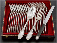 PUIFORCAT :  Ménagère en Argent massif avec Couteaux de St. Empire décor Cygnes