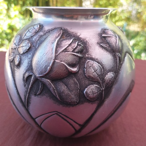 Vase aluminlum signé - signé, barte