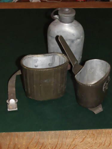 Ancienne gourde militaire avec - ancienne,