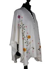 Poncho péruvien ouvert en laine avec fleurs brodées ORIGINE PEROU