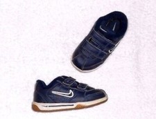 NIKE baskets fille ou garçon cuir bleu foncé P 22 TBE