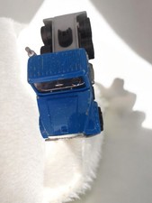 Véhicule miniature ancien