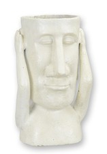 Une jardinière moai en fonte