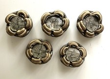 lot 5 boutons anciens resine