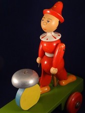 Ancien jouet à tirer en bois