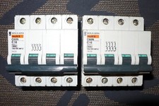 DISJONCTEUR TETRAPOLAIRE 16A