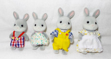 FIGURINE SYLVANIAN FAMILIES -  GRAY RABBIT FAMILY -  FAMILLE LAPIN GRIS FLOQUÉ