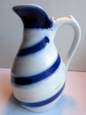 Carafon, pichet porcelaine de Bayeux Valentine, à torsade bleue