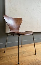 Chaise Arne Jacobsen Série 7
