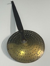 Ancienne écumoire en laiton et acier – ustensile de cuisine vintage – déco rétro