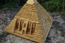 90040  FIGURINE BOITE PYRAMIDE