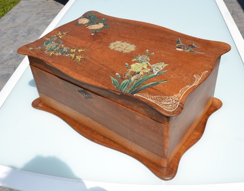 Ancienne grande boîte - , à