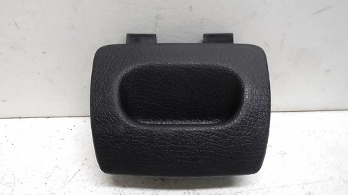 Vide poche avant gauche