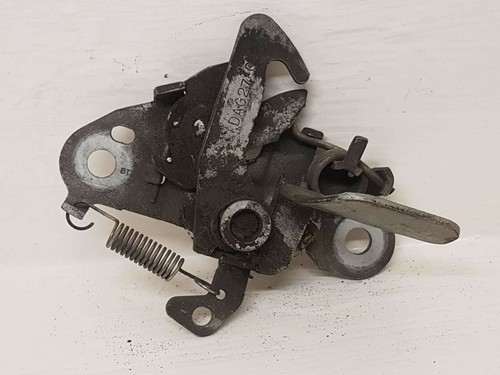 Système attache capot moteur