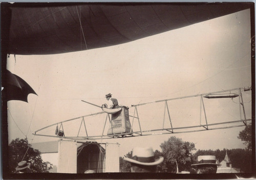 Pilote ballon dirigeable - pilote,