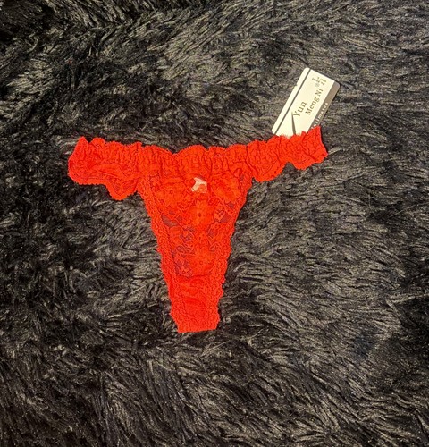 String dentelle rouge - string,