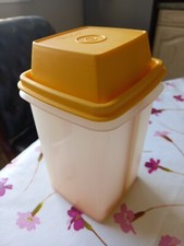 Boite à cornichon tupperware