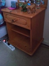 TABLE DE CHEVET EN PIN SAUTHON