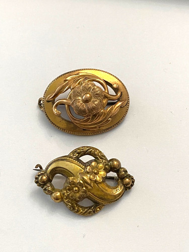 Lot anciennes broches en - de,