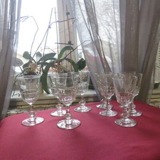 ensemble de 4  verres a vin et 5 verres a porto en verre modèle gondole