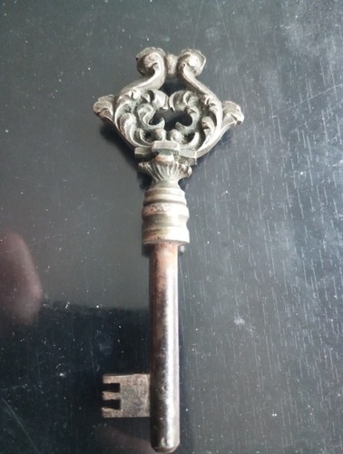 Clef ornement ancienne en - clef,