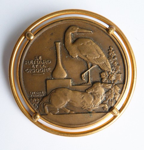 Broche médaillon médaille