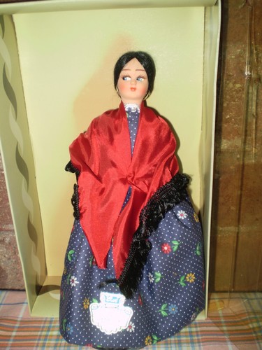 Poupee folklorique regionale - poupee,