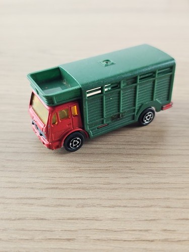Camion mercedes benz majorette - camion, mercedes-benz
