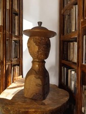 Ancien poivrier vintage en bois sculpté, moulin à poivre rétro collection déco