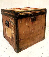 Malle de voyage en bois et fer