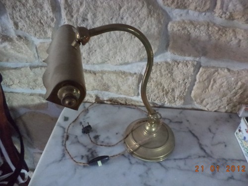 Ancienne lampe - ancienne, d