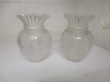 GRANDE PAIRE DE GLOBE TULIPE POUR LAMPE A PETROLE décor fleurs de lys