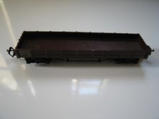 Ancien long wagon brun de la SNCF à ridelles basses de chez JEP en HO - Bel état