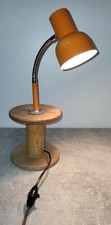 Lampe D'atelier Bureau Articulée Orange Sur Son Touret De Câble  Vintage