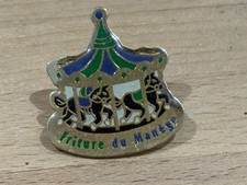 a PINS PIN CHEVAL HORSE CAROUSSEL MANEGE