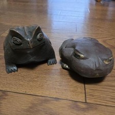Figurine grenouille en bois