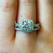 Bague de mariage sertie de