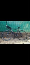 vélo de course année 2019 peu utilisé tres bien pour routes les 2 pneus a plat