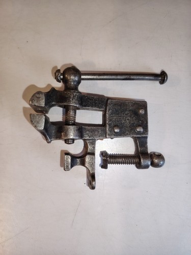 Ancien petit étau fer - , forgé
