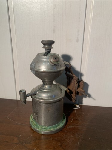 Ancienne lampe pétrole vélo