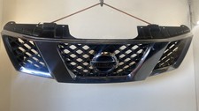 GRILLE Nissan Navara (D40) Pick-up 2.5 dCi 16V 4x4 (YD25DDTi) 62310EB400
