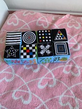 JOUET D'ÉVEIL PREMIER ÂGE MAGIK'KUB Cubes éveil sensoriel Sophie la Girafe VULLI